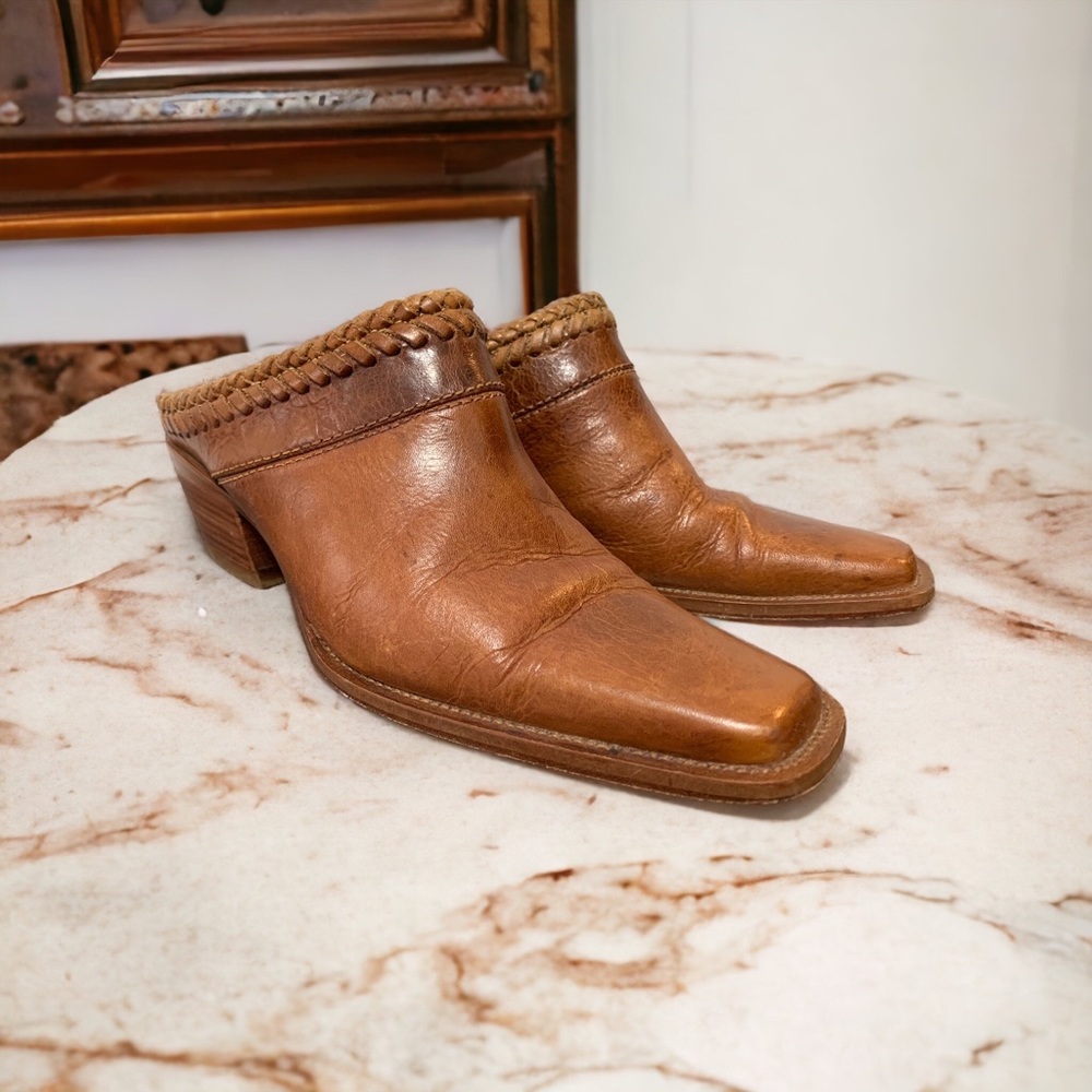 Charlie 1 Horse Lucchese Mules Size 6.5 Genuine Leather Tan Used Great Condition